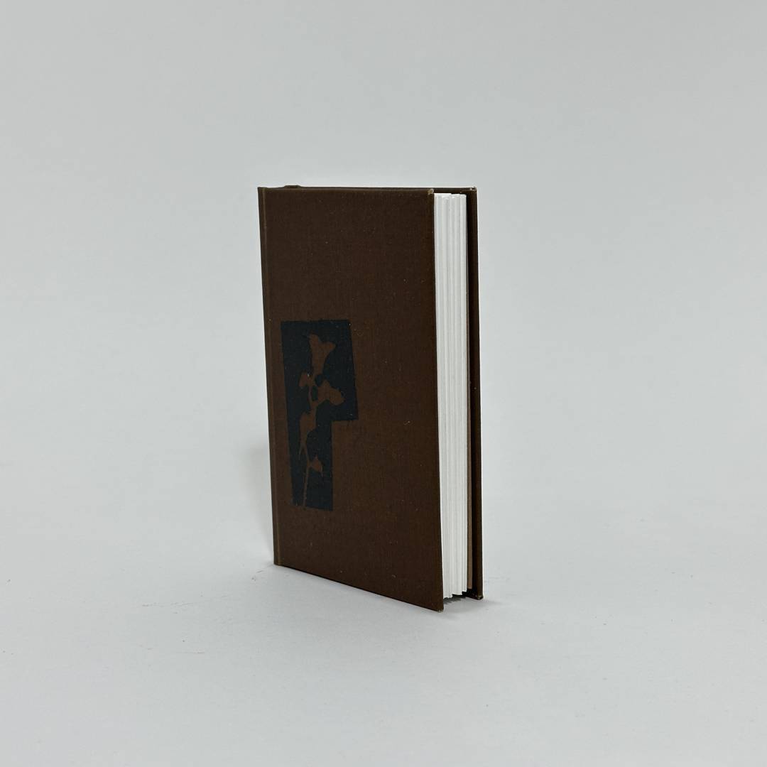 Wedge 09.26 brown wax // flower