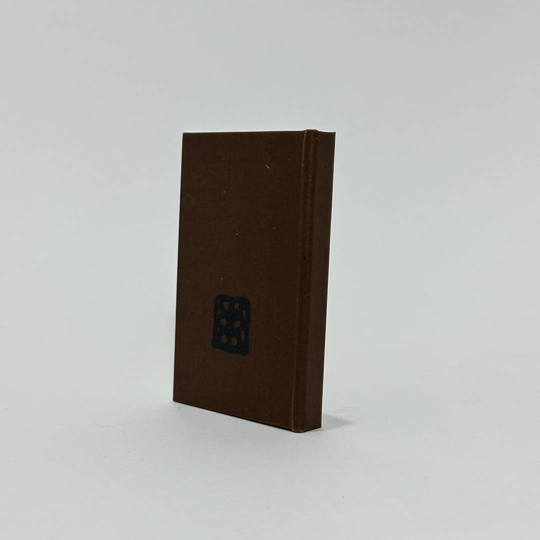 Wedge 09.26 brown wax // flower
